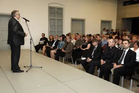 Mezi Východem a Západem / Svatí Cyril a Metoděj v kultuře českých zemí (51) Mezi Východem a Západem / Svatí Cyril a Metoděj v kultuře českých zemí (51)