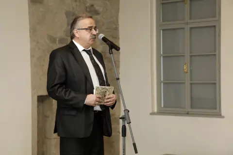 Mezi Východem a Západem / Svatí Cyril a Metoděj v kultuře českých zemí (53) Mezi Východem a Západem / Svatí Cyril a Metoděj v kultuře českých zemí (53)