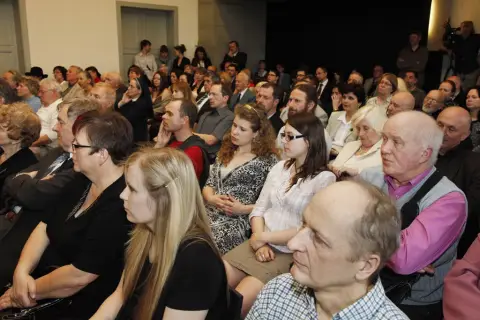 Mezi Východem a Západem / Svatí Cyril a Metoděj v kultuře českých zemí (59) Mezi Východem a Západem / Svatí Cyril a Metoděj v kultuře českých zemí (59)