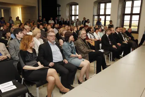 Mezi Východem a Západem / Svatí Cyril a Metoděj v kultuře českých zemí (70) Mezi Východem a Západem / Svatí Cyril a Metoděj v kultuře českých zemí (70)