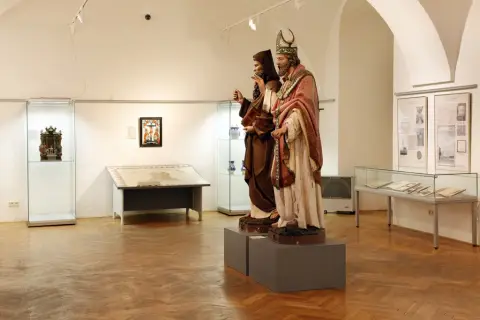 Mezi Východem a Západem / Svatí Cyril a Metoděj v kultuře českých zemí (8) Mezi Východem a Západem / Svatí Cyril a Metoděj v kultuře českých zemí (8)