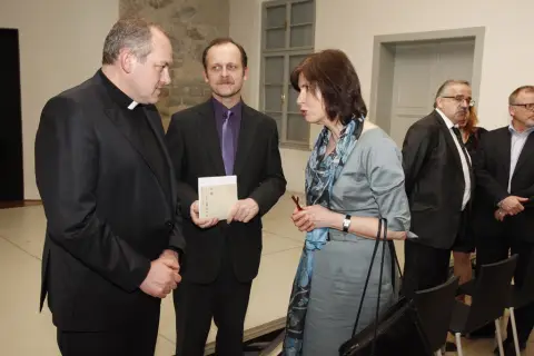 Mezi Východem a Západem / Svatí Cyril a Metoděj v kultuře českých zemí (81) Mezi Východem a Západem / Svatí Cyril a Metoděj v kultuře českých zemí (81)