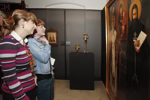 Mezi Východem a Západem / Svatí Cyril a Metoděj v kultuře českých zemí (86) Mezi Východem a Západem / Svatí Cyril a Metoděj v kultuře českých zemí (86)