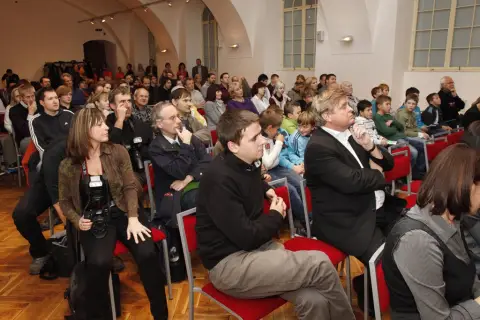 Víc než hra (74)