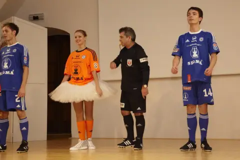 Víc než hra (85)