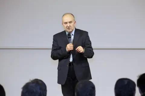 Víc než hra (93)