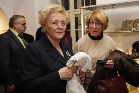 Něžný ženský svět (90)