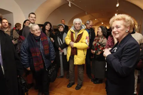 Něžný ženský svět (93)
