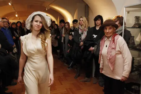 Něžný ženský svět (78)
