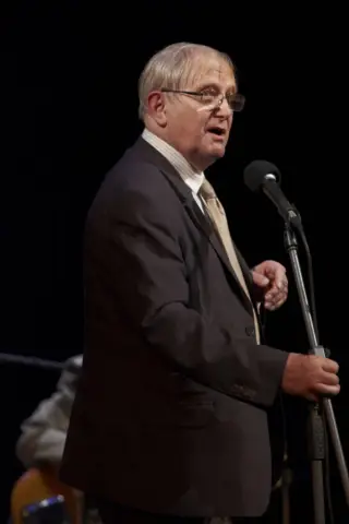 Jiří Suchý (257)