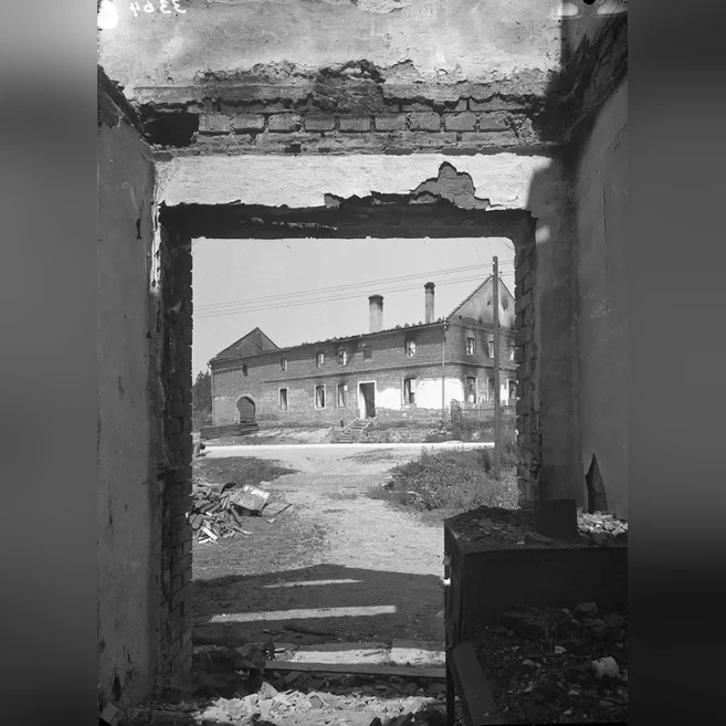 javoricko-zbytky-domu-po-vypaleni-obce-nacisty-dne-5-5-1945-skleneny-n-21cb311efcfa