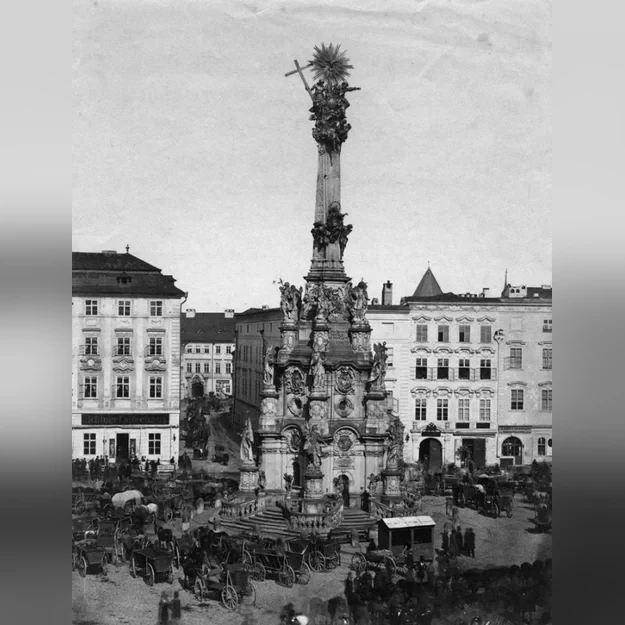 sloup-nejsvetejsi-trojice-v-olomouci-h-haubenreisser-1860-fotografie-v-1a1a2ddc9793