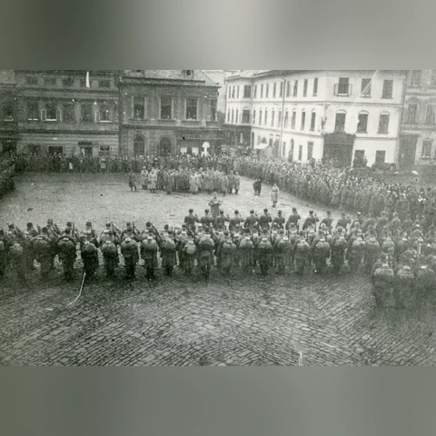 02-pochodova-rota-pred-odchodem-na-frontu-v-prvni-svetove-valce-prvni--53dbd00f6a46