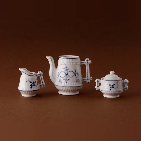 06-konvice-bila-s-vickem-material-porcelan-vyska-7-5-cm-f03947e55a97